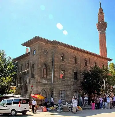 İplikçi Camii (Hacı Abdi Camii) gün ışığında restore görünümü