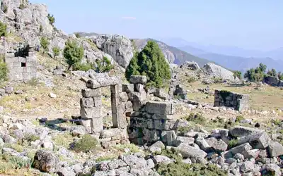 Kapıkaya Harabesi tarihi taş yapılar geniş açı