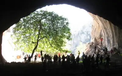 Kapıkaya Harabesi ziyaretçiler antik kaya mağarası