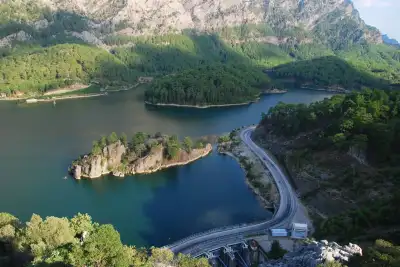Karacaören Barajı su seviyesi ve kanyon formasyonları