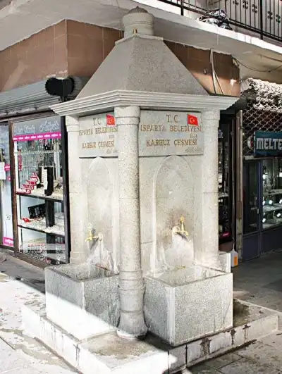 Karbuz Çeşmesi dört yüzlü taş çeşme mimari detayı