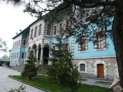 Keyhüsrev Kervansarayı (Eğirdir Hanı) mavi cephe ve pencereler