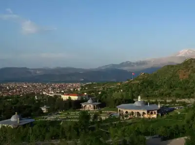 Kirazlıdere ve Gökçay Mesireliği gece aydınlatmalı yürüyüş yolu