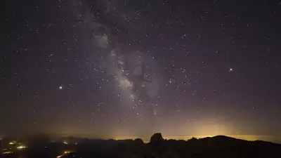 Melikler Yaylası dağlık alanda dağ gölü