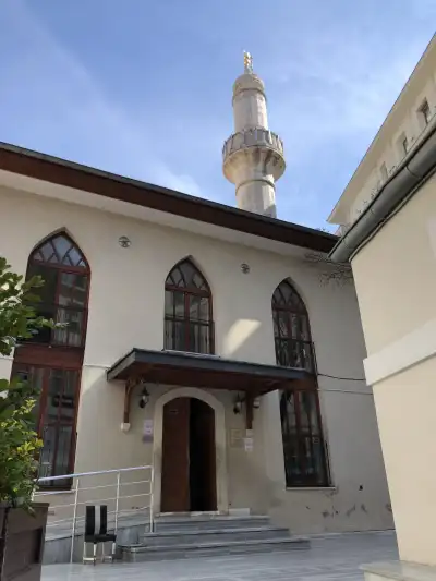 Merkez Ağa Camii giriş kapısı taş kemer mimarisi