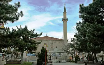 Crystal chandelier and columns inside Merkez Yeni Mosque