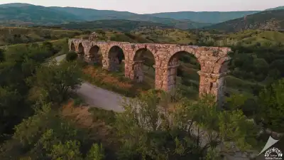 Pisidia Antiokheia Su Kemerleri nehir vadisinde taş yapı