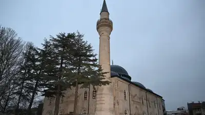 Ulu Cami / Cami-i Kebir (Kutlubey Camii) şehir merkezinde konumu