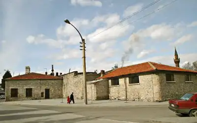 Yenihamam (Dalboyunoğlu Hamamı) avlu cephesi minare görünümü