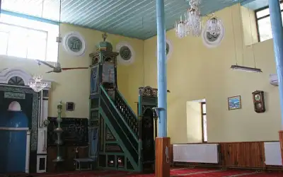 Yılanlıoğlu Camii çini detayları ve minaresiyle dış görünüş