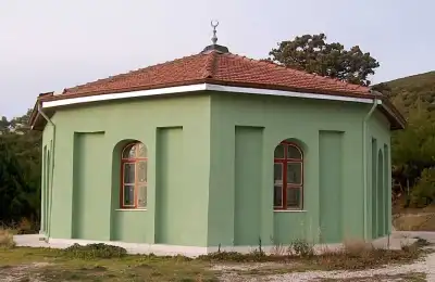 Yunus Emre Türbesi dağ yamaçında konumlanmış