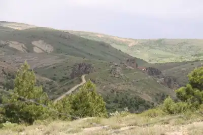 Bozok Yaylası'nda kıvrılı dağ yolu manzarası