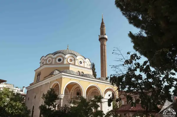Aydın: Tarihi Çarşılar ve Antik Kentler Arasında Bir Gün kapak görseli