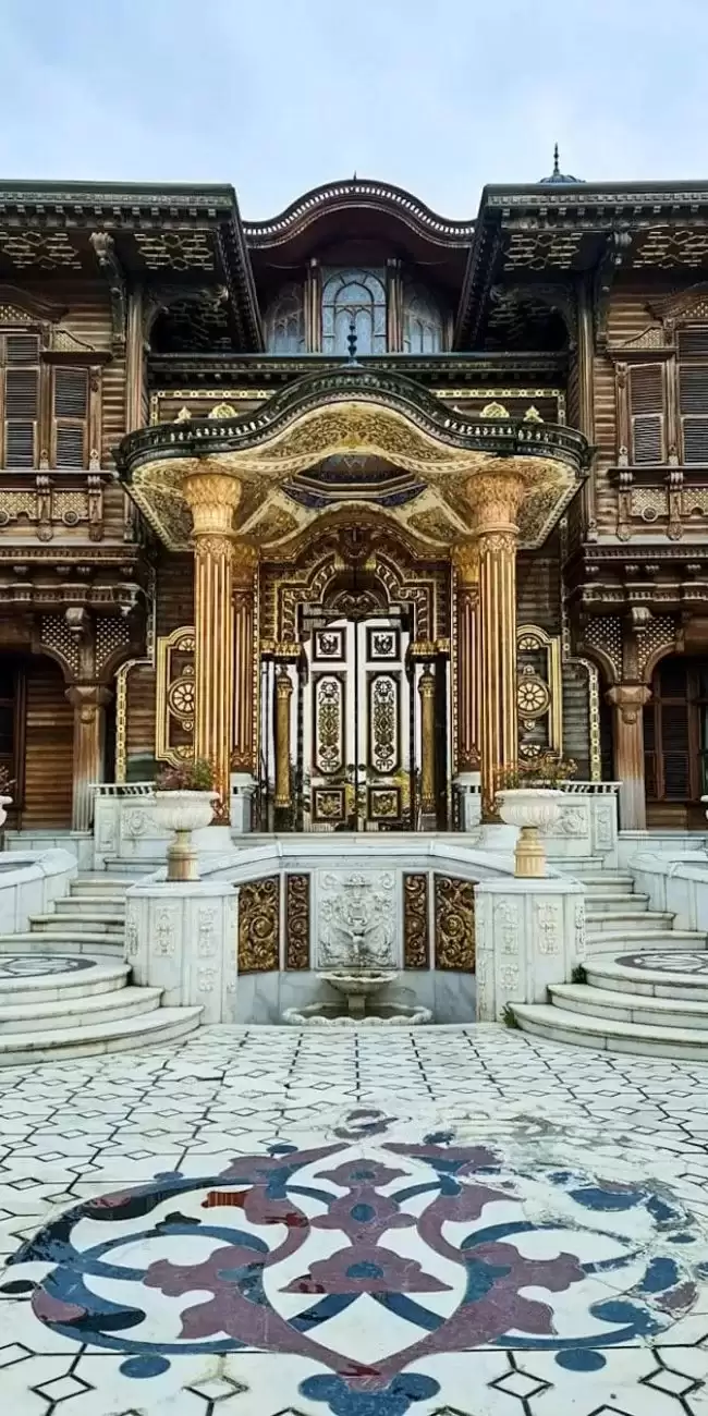 Merik Konağı Altın Köşk görkemli dış cephe girişi