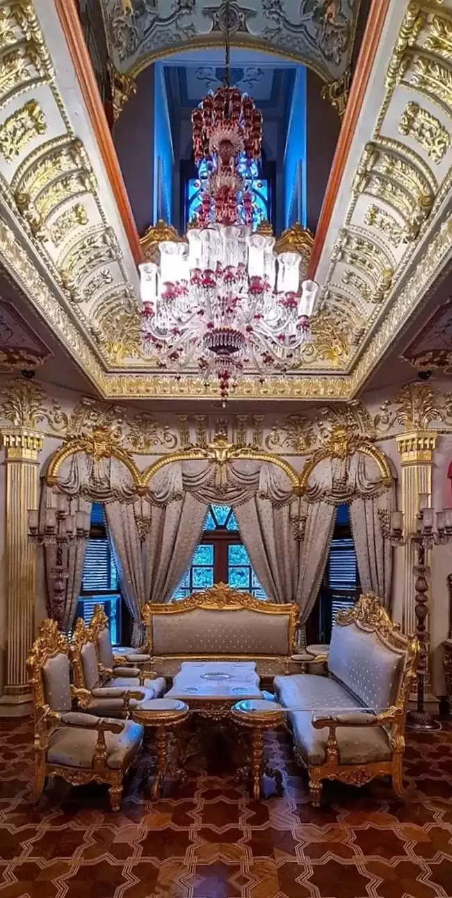 Merik Konağı Altın Köşk salon kristal avize görünümü