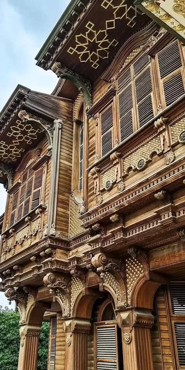 Merik Konağı Altın Köşk ahşap cephe mimari detayı