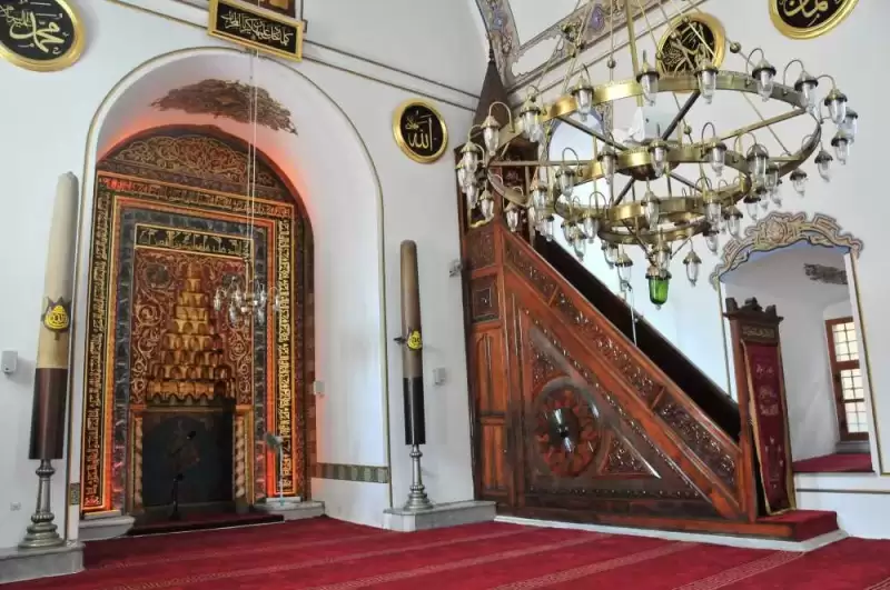 I. Murad Hüdavendigar Camii iç mihrap ve ahşap minber