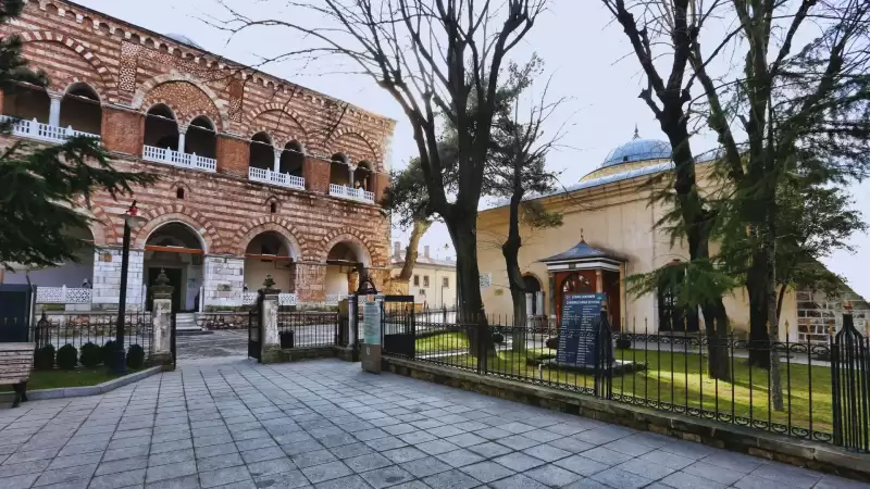 I. Murad Hüdavendigar Camii bahçe ve türbe yapıları