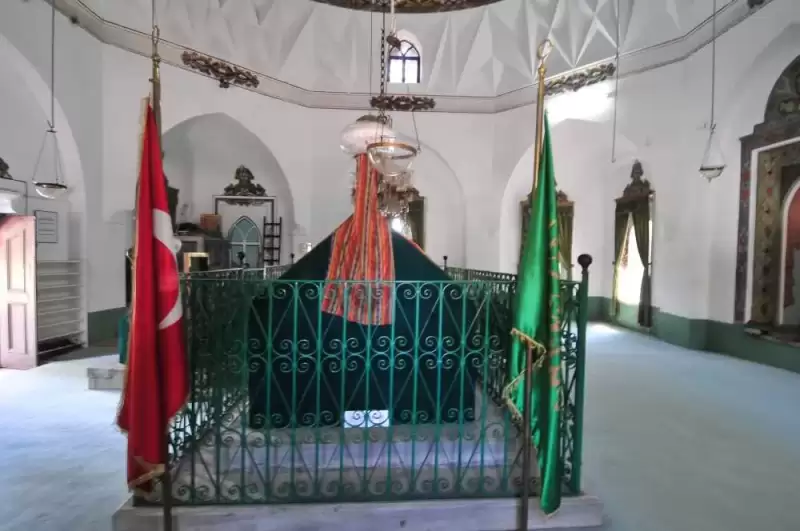 Yıldırım Bayezid Türbesi iç mekan sanduka detayı