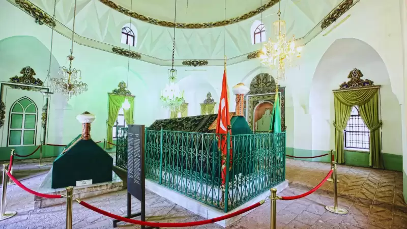 Yıldırım Bayezid Türbesi iç mekan kubbe süslemeleri