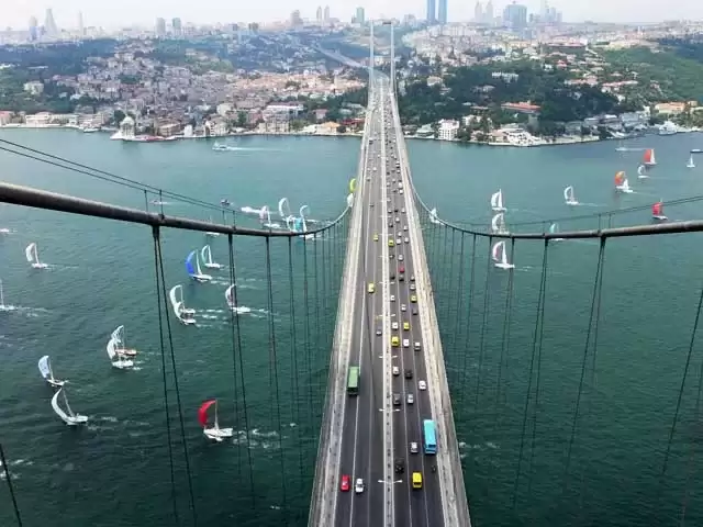 15 Temmuz Şehitler Köprüsü havadan görünüm yelkenliler